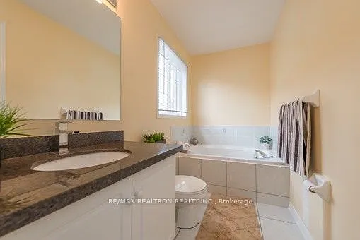 122 Benjamin Hood Cres — Photo 17