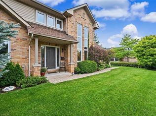 4275 Millcroft Park Dr #1, Burlington, ON L7M4L9