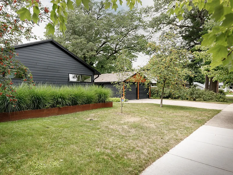 604 6th St — Photo 33