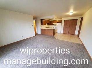 300 McKinley St, Iola, WI 54945