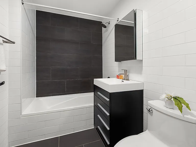 93 Waverly Ave #1F — Photo 8