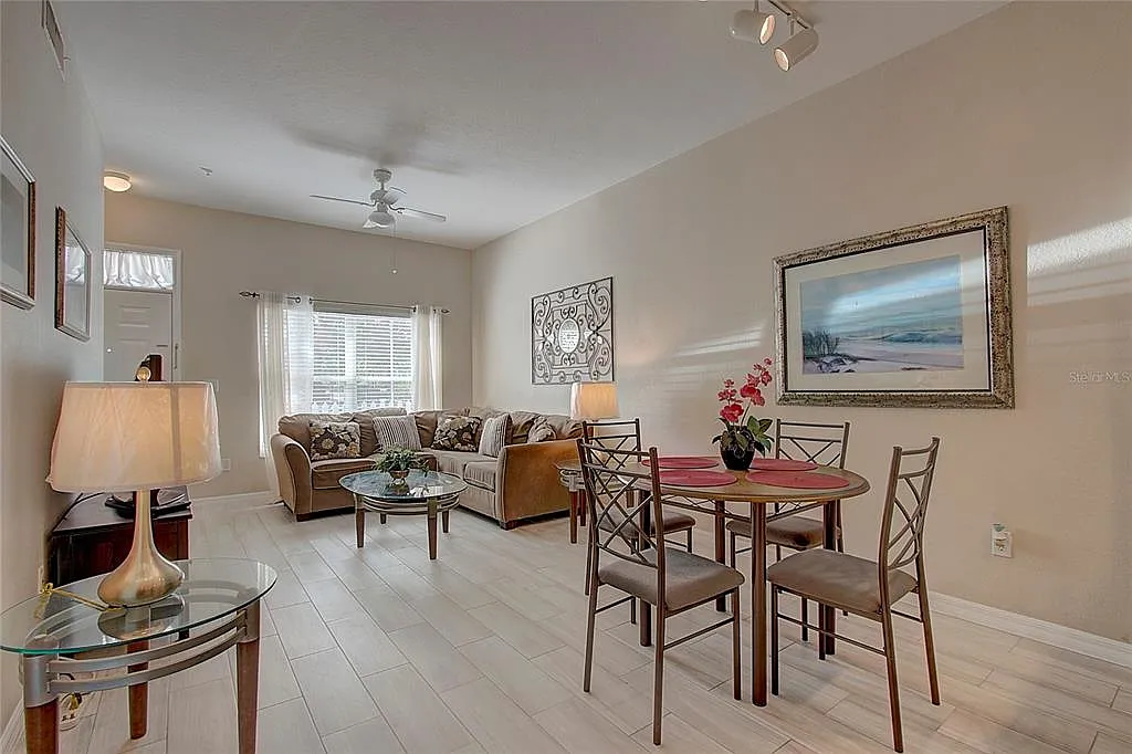 3 bed, 2.0 bath, 1296 sqft, $1,800 — Photo 2