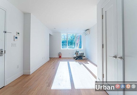 2nd image of 269 Kingsland Ave APT 1B