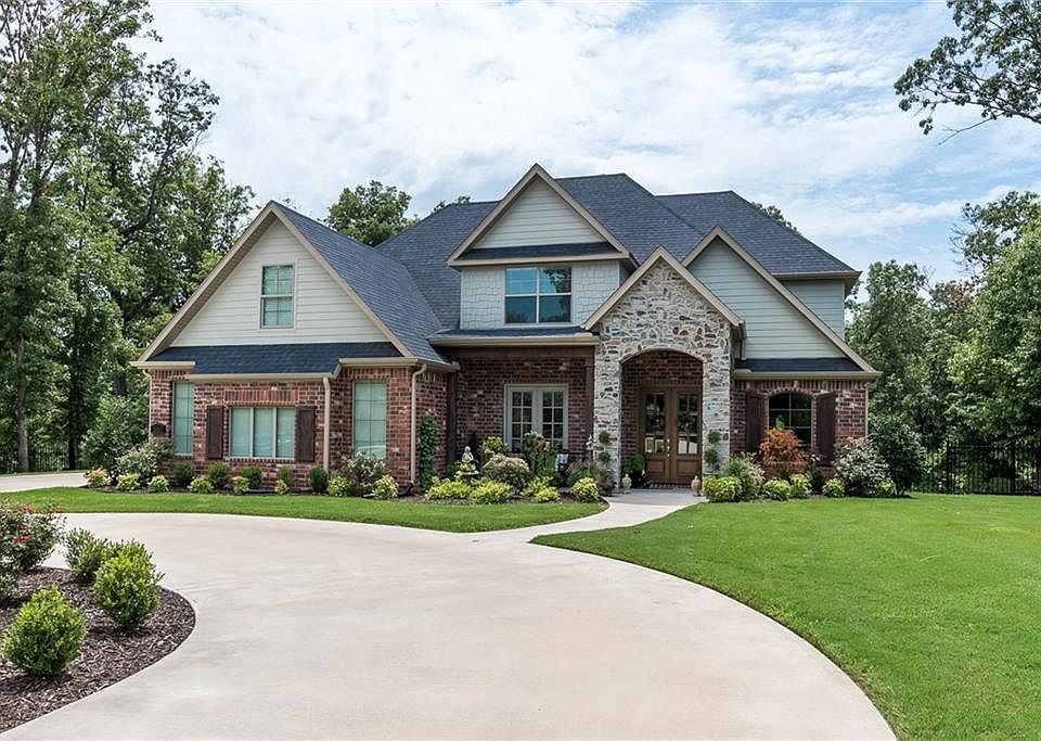 1st image of 1460 Le Chesnay Dr