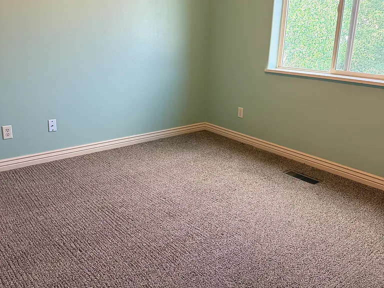 551 Kodiak Cir — Photo 17