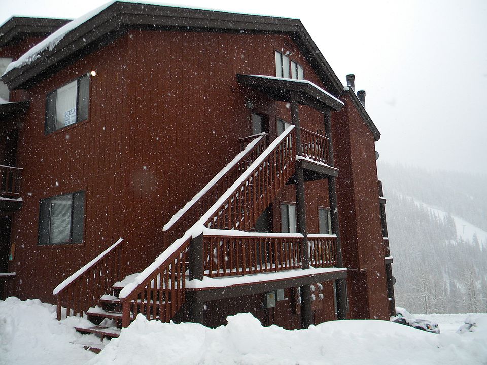Upstairs, End unit