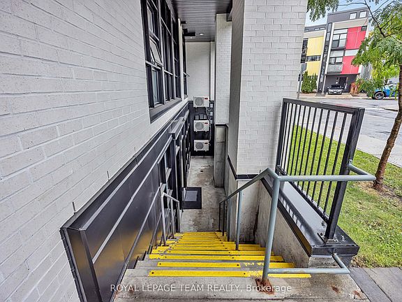3rd image of 101 Pinhey St #B01