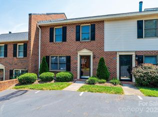 709 21st Ave NE, Hickory, NC 28601