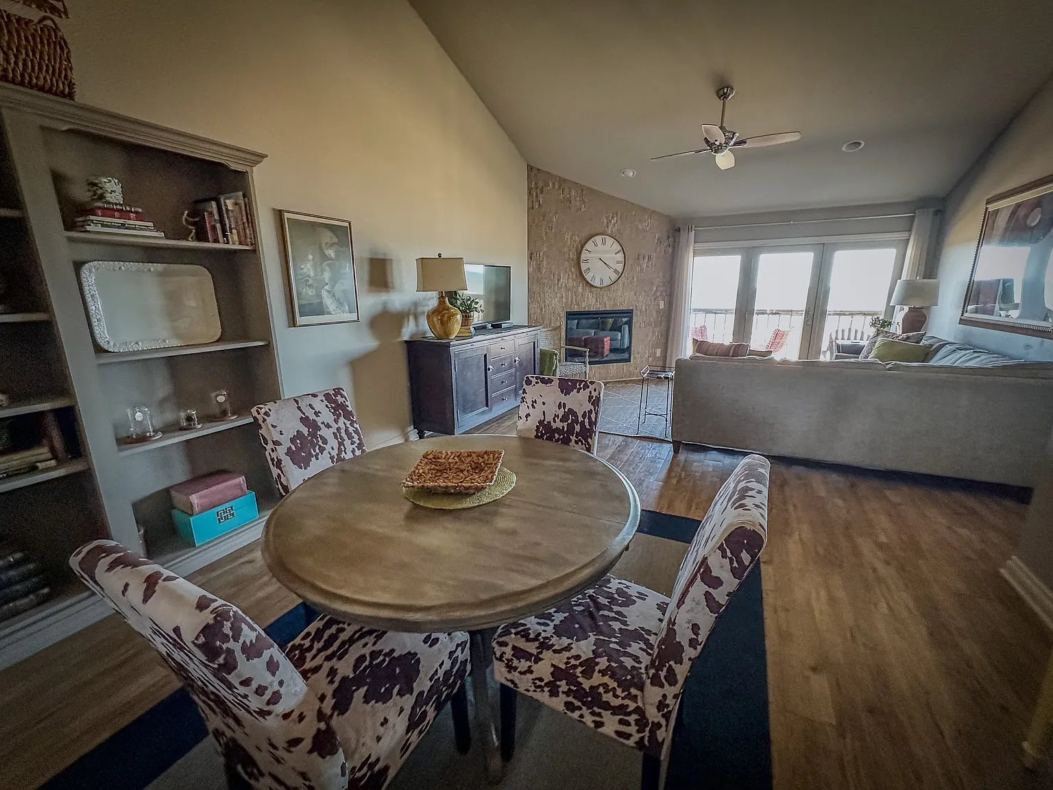2 bed, 1200 sqft, $3,000 — Photo 1