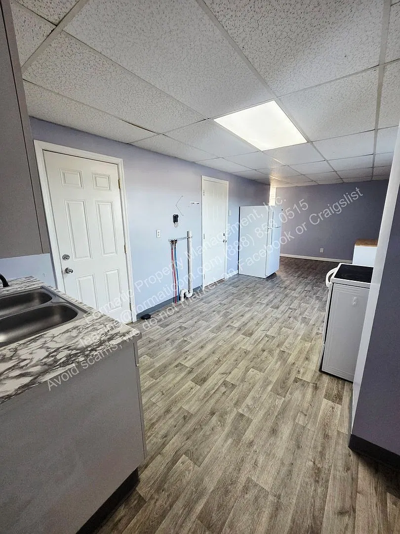 2 bed, 1.0 bath, $1,195 — Photo 2