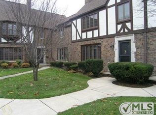 484 Saint Clair St, Grosse Pointe, MI 48230