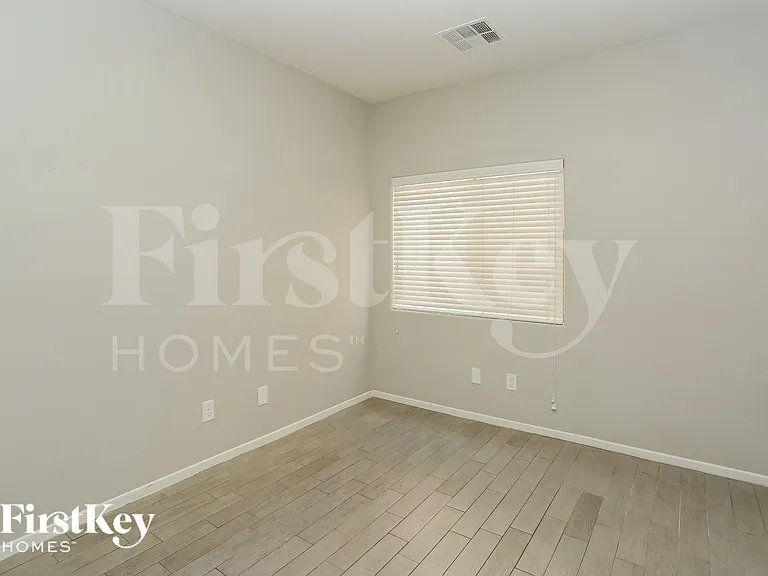6425 Casamar St — Photo 10