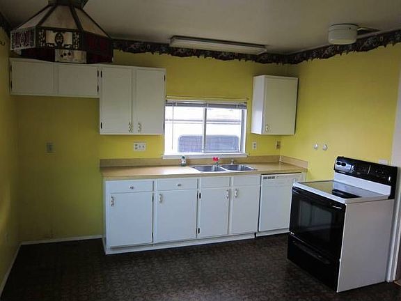Bright Cheery Kitchen