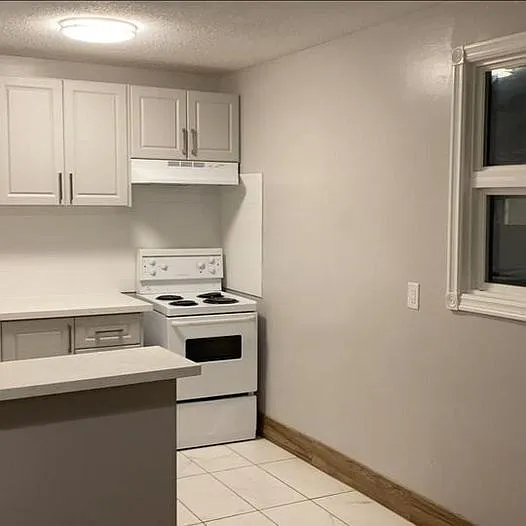 3 bed, 850 sqft, $2,100 — Photo 2