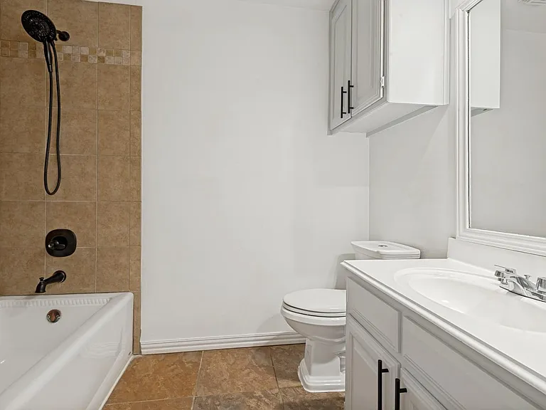 223 Meadowbrook Ln — Photo 12