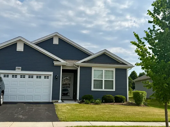 1155 Heritage Ct, Pingree Grove, IL 60140