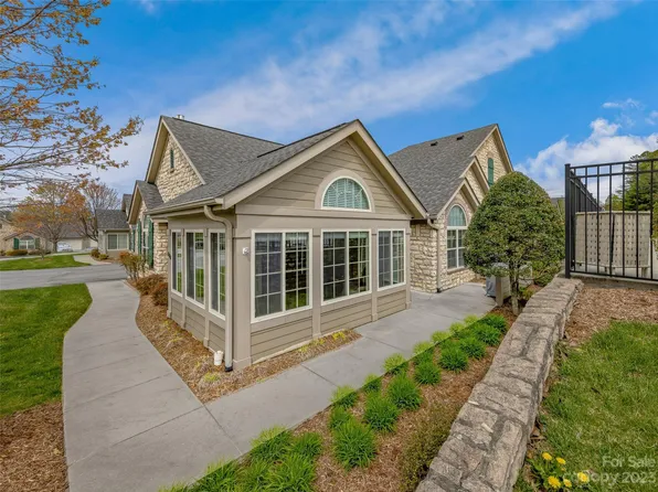 114 Summerfield Pl, Flat Rock, NC 28731