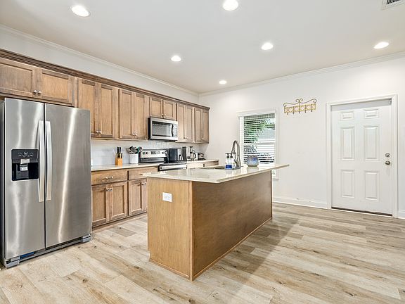 4th image of 363 W Drake Ave