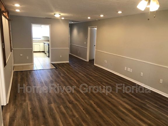 3rd image of 6909 N Fremont Ave