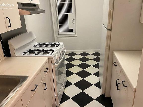 4th image of 203 W 103rd St APT 4G