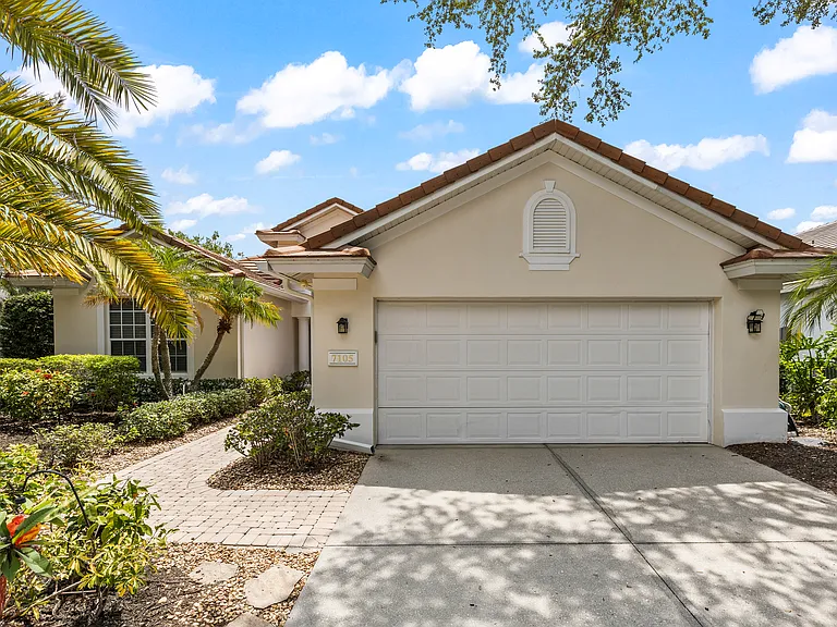 7105 Victoria Cir — Photo 36