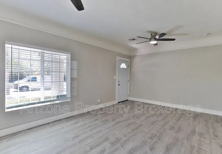 1538 E Pierce St #B — Photo 32