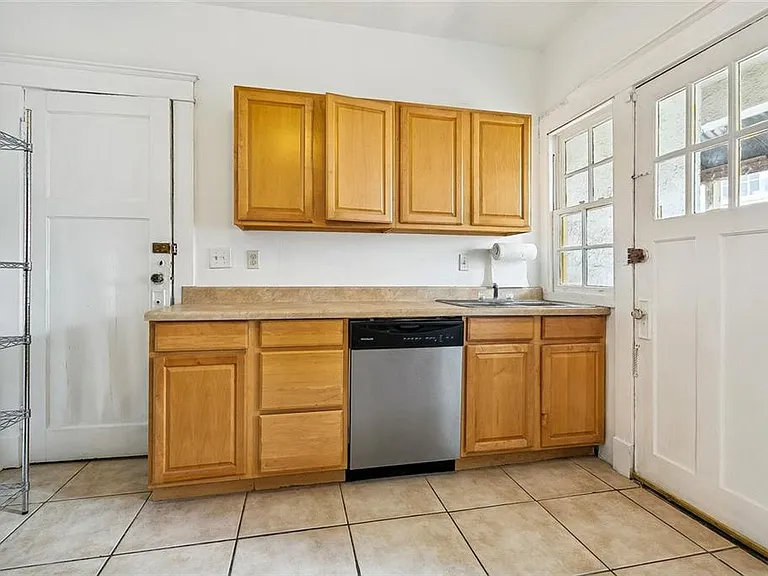7324 Maple St — Photo 10