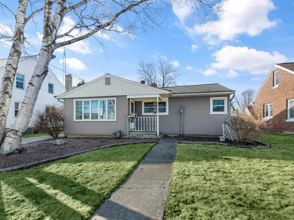 1304 N 9th St, Manitowoc, WI 54220