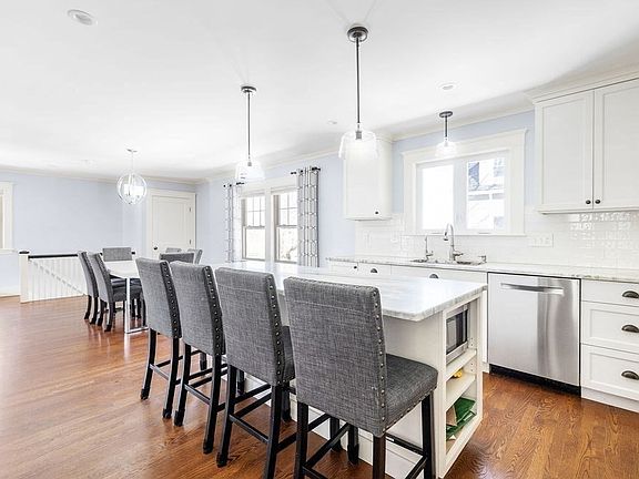4th image of 70 Clyde St #2
