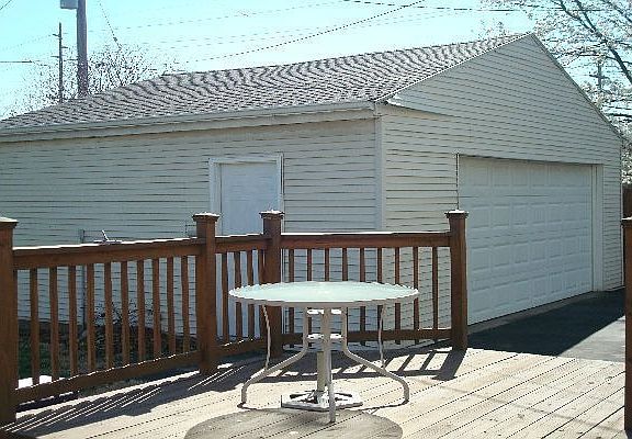 2.5 car detached garage