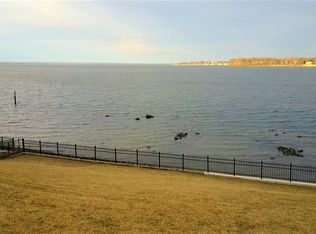 9 Gatsby Ln, Great Neck, NY 11024