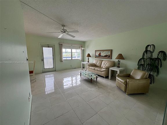 4th image of 3019 Oakridge Dr #3019-A