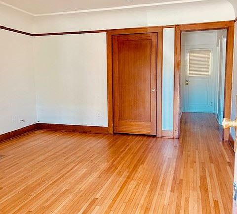 4th image of 3603 42nd Ave SW #7493131