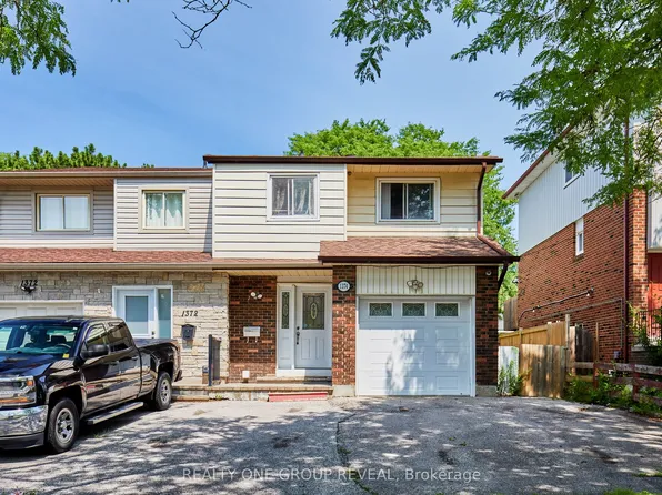 1374 Everton St, Pickering, ON L1V 2T8