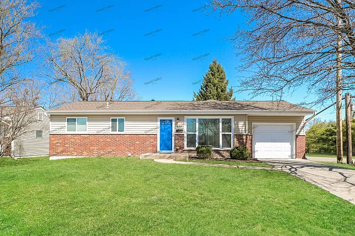 3 bed, 1.0 bath, 1272 sqft, $1,645 — Photo 2