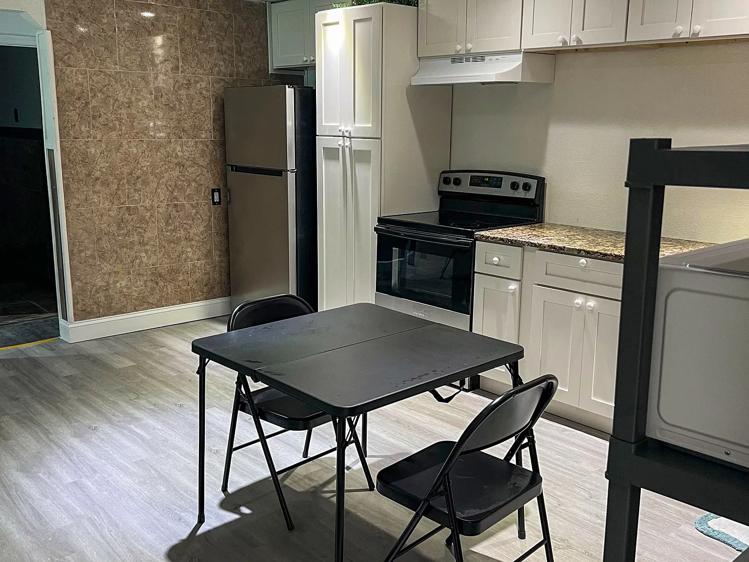 4 bed, 5.0 bath, 2300 sqft, $1,226 — Photo 2