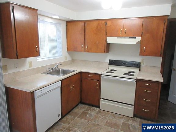 3rd image of 174 Stoneway Dr NW