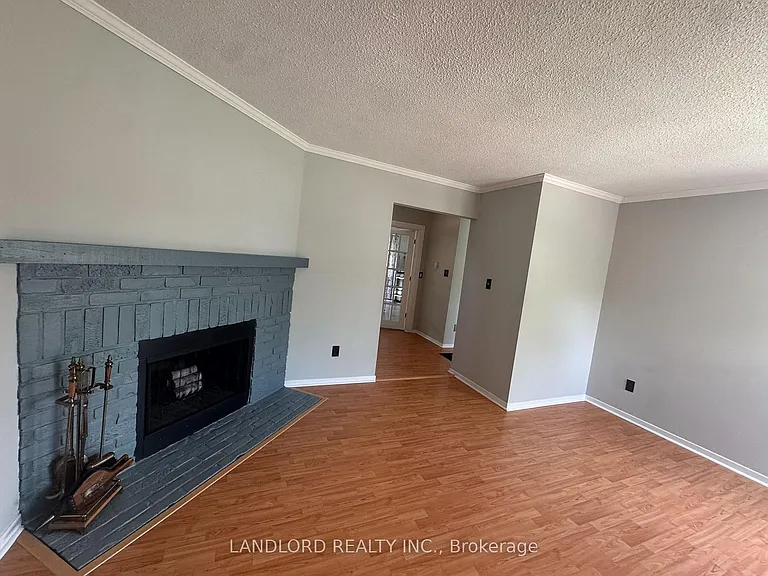 833 Laurier Ave — Photo 21