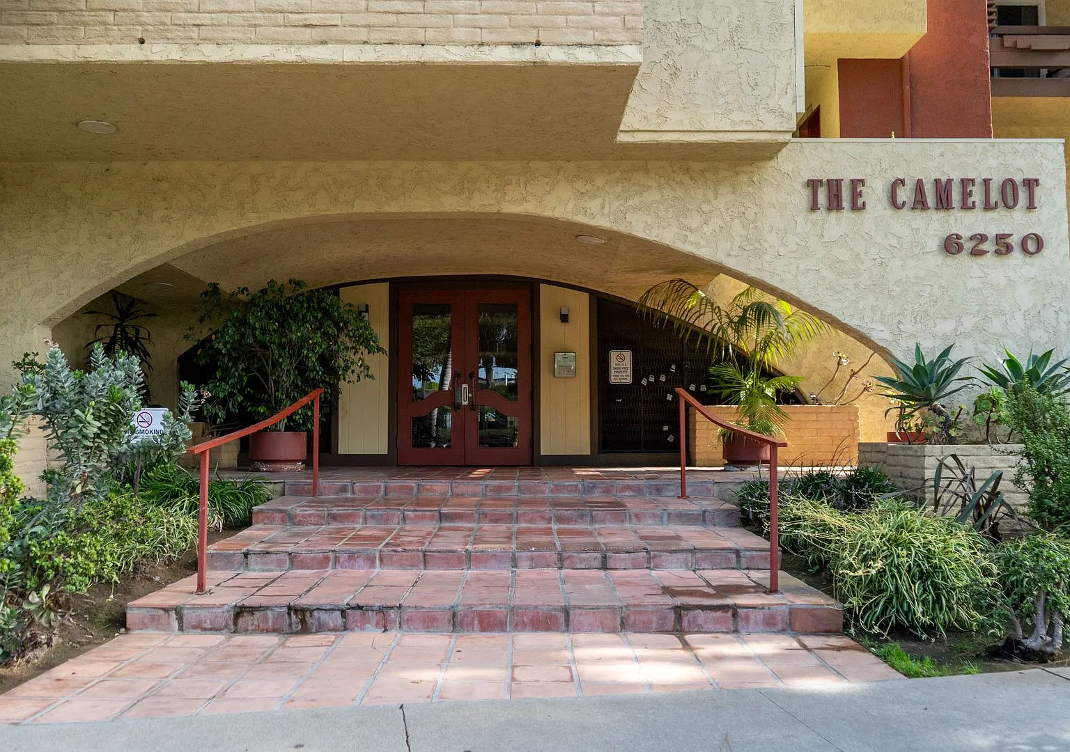 A Rememberable Fox Hills Condo — Photo 1