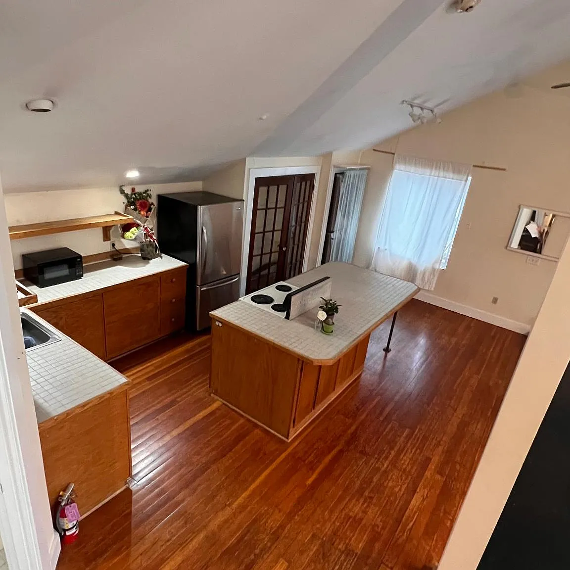 1 bed, 1100 sqft, $2,300 — Photo 3