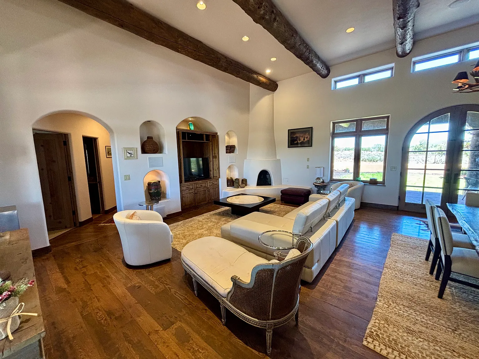 4 bed, 4000 sqft, $5,000 — Photo 2