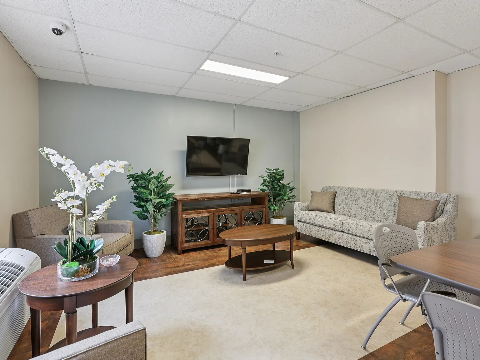 1490 Estates Senior Apartments- 62 & Older — Photo 4