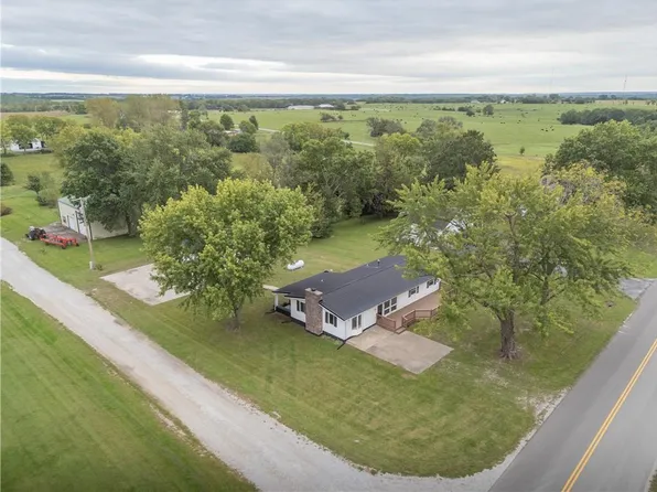 420 S 8th St, Breckenridge, MO 64625