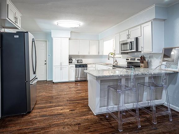 2nd image of 5805 Cynthia Cir