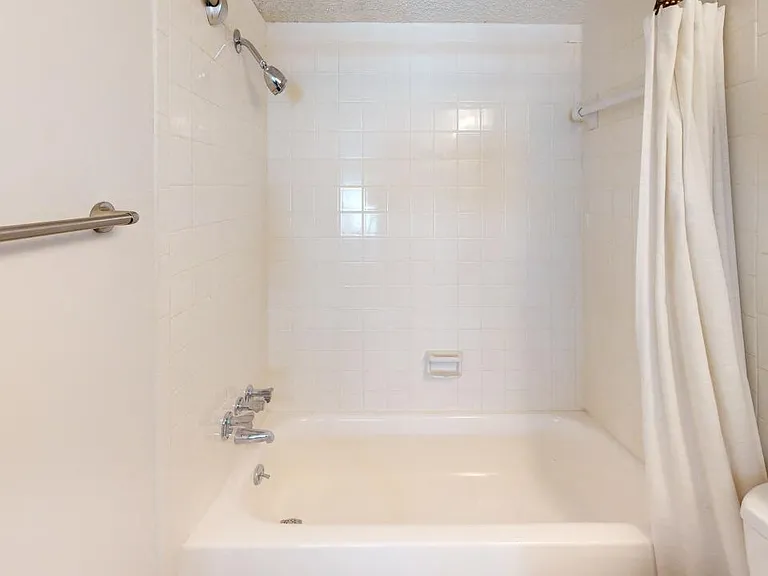 Somerset Apartments — Photo 10