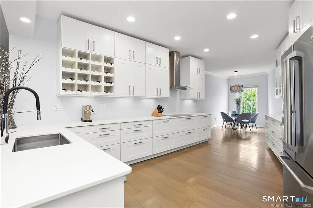 3 bed, 2.5 bath, 3649 sqft, $9,800 — Photo 4