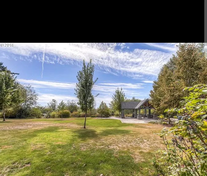1048 SE Wenlock Ave — Photo 12