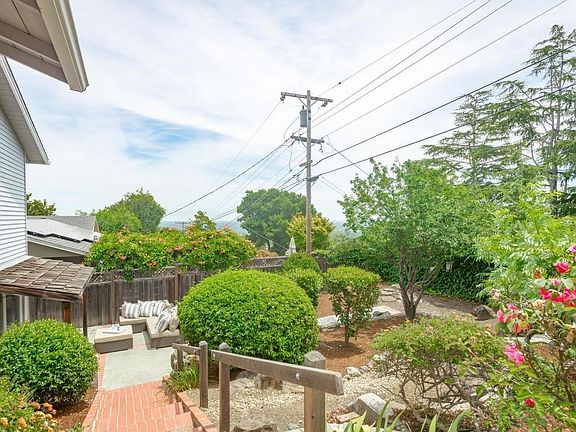 3rd image of 3889 Harvest Dr #B