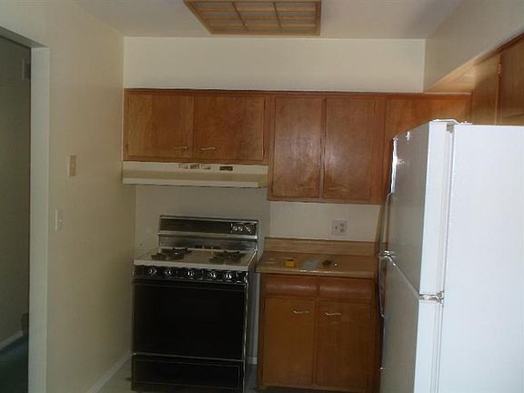 3rd image of 2446 Lysle Ln