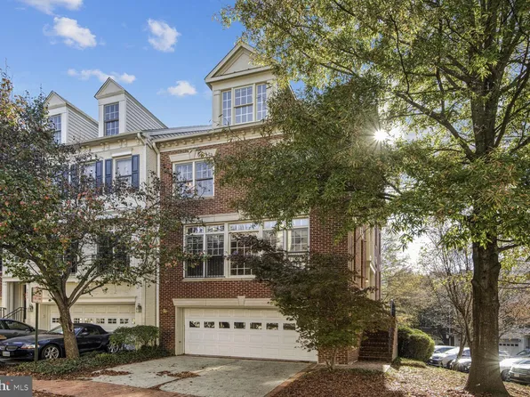 7451 Carriage Hills Dr, Mc Lean, VA 22102